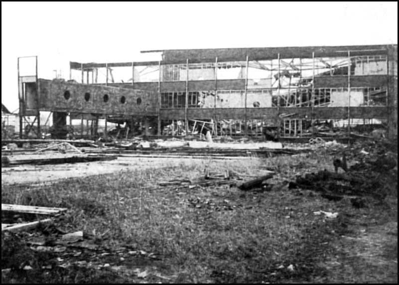 Schiphol Hangar-B opgeblazen door de Duitsers