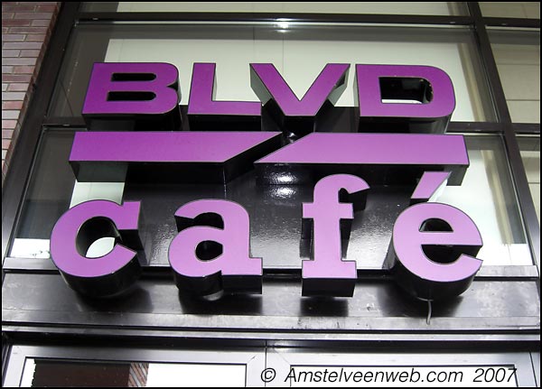 BLVD caf&eacute;