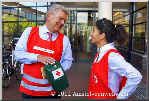 Burgemeester van Zanen collecteert