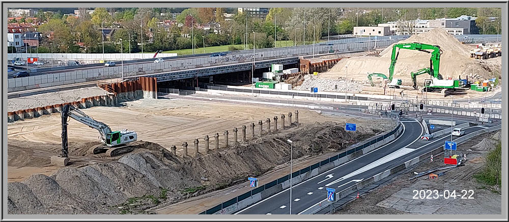 Acties naast het sloopterreinvan het viaduct over de A9