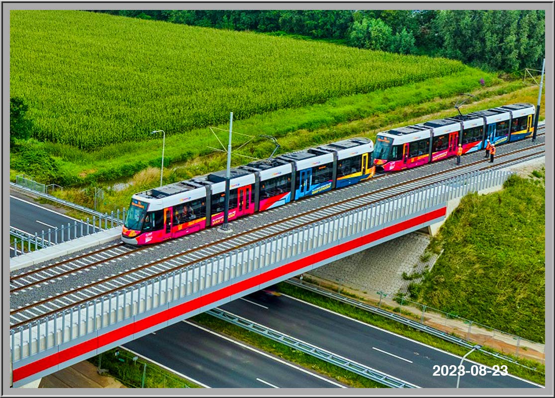 De eerste testtram reedop de Uithoornlijn